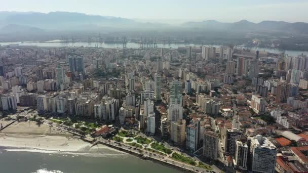 サントスサンパウロブラジルの沿岸都市の航空広い サンパウロの南海岸の人気のビーチ旅行先 熱帯旅行と海岸風景 — ストック動画