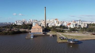 Porto Alegre Brezilya şehir merkezi. Rio Grande do Sul Eyaleti. Şehrin turizm simgesi olan şehir manzarası. Tarihi merkez.