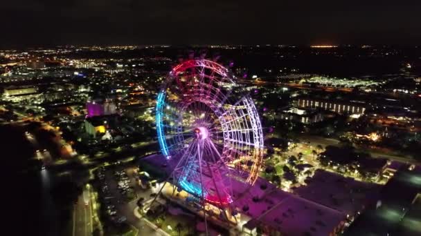 Nachtlandschaft Mit Beleuchteter Attraktion Vergnügungspark Der Innenstadt Von Orlando Florida — Stockvideo