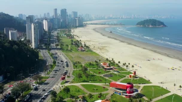 サンパウロブラジルのサンビセンテ州の沿岸都市のパンニング広い 人気のビーチ航空風景 サンパウロの南海岸熱帯旅行のため 海岸風景 — ストック動画