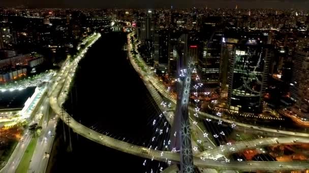 圣保罗市中心的夜景 市中心的历史中心 夜幕笼罩着名胜古迹的大都市风光 建筑物和大道交通 — 图库视频影像