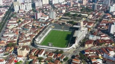Kıyı şehri Santos Sao Paulo Brezilya 'nın her yerine yayılmış durumda. Popüler sahil manzarası. Sao Paulo 'nun güney sahili tropik seyahat için. Kıyı manzarası.