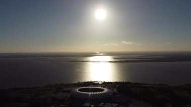 Porto Alegre Brezilya şehir merkezindeki spor merkezi stadyumunda gün batımı. Rio Grande do Sul Eyaleti. Şehrin turizm simgesi olan şehir manzarası. Tarihi merkez.