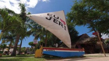 Jericoacoara Ceara Brezilya. Brezilya 'nın Ceara eyaletindeki tatil gezileri için tropikal plaj manzarası. Seyahat varış noktası.