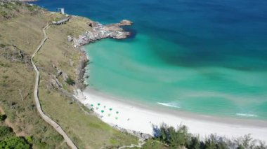 Rio de Janeiro Brazilya 'nın kıyı şehri Lakes' in huzurlu manzarası. Brezilya Karayipleri. Tropik seyahat yerleri. Yaz manzarası.