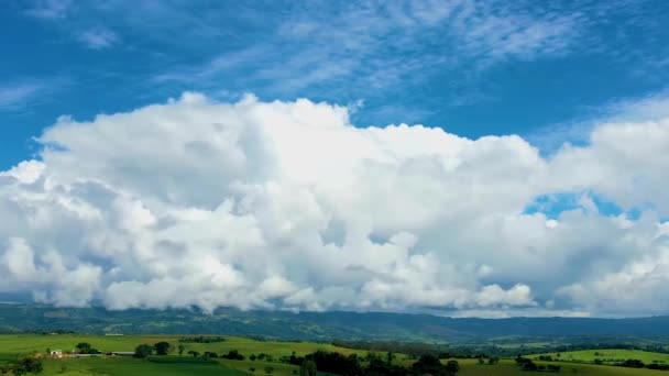 Сільські Сільські Хмари Тімелапс Тропічні Пейзажі Рухи Блакитному Небі Барвиста — стокове відео