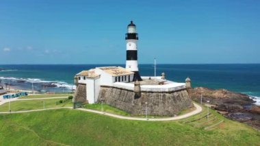 Brezilya 'nın kuzeydoğusundaki ünlü deniz feneri. Salvador Bahia Brezilya. Tropik seyahat rotası. Ünlü küresel seyahat merkezleri.