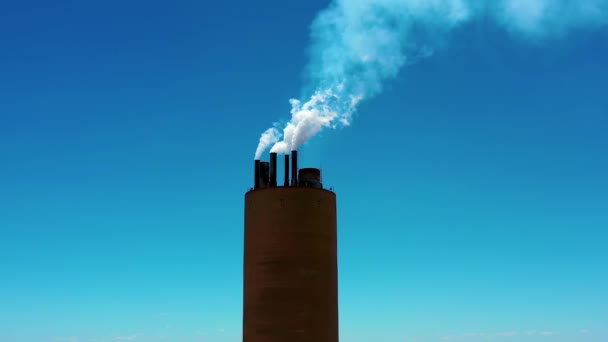 烟囱有毒气体烟雾 来自工厂工业烟囱的空气污染烟雾 氧化二碳排放 污染空气 造纸厂 — 图库视频影像