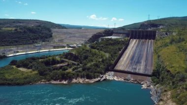 Enerji üretimi için ünlü Furnas hidroelektrik barajı. Capitolio eyaleti Minas Gerais 'in Brezilya yapay gölü Panorama manzarası.