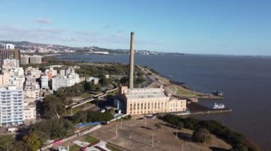 Porto Alegre Brezilya. Brezilya 'nın ufuk çizgisi. Rio Grande do Sul Brezilya 'nın Porto Alegre şehrindeki binalar.