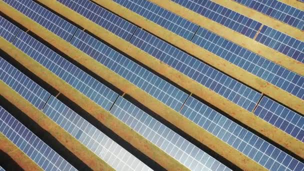 Поле Сонячних Панелей Сільській Місцевості Енергія Очищення Контролю Зміною Клімату — стокове відео