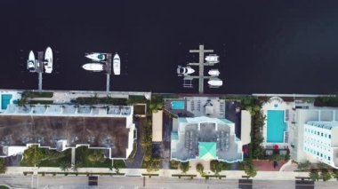 Amerika Birleşik Devletleri 'nin ünlü sahil şehri Miami' de çarpıcı manzaralar yayıyor. Seyahat yerleri. Tropikal manzara