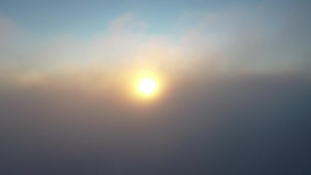 Weitwinkelige Luftaufnahme Der Nebel Morgenlandschaft Der Innenstadt Nebel Morgen Sonnenstrahlen — Stockvideo