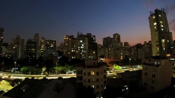 ダウンタウン地区の夜間空中タイムラプスシティ 都市や交通風景の4K Uhd時間経過 サンパウロブラジル — ストック動画