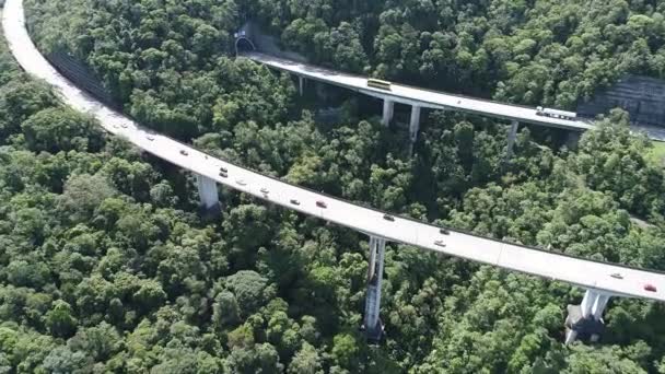 Yeşil Orman Ağaçları Dağlarda Geniş Bir Çevre Yolu Var Brezilya — Stok video