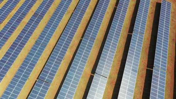 Photovoltaik Solarzellen Farm Grüne Energieerzeugung Sonnenkollektoren Auf Dem Land Saubere — Stockvideo