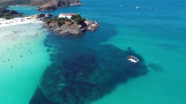 Rio de Janeiro Brazilya 'nın kıyı şehri Lakes' in huzurlu manzarası. Brezilya Karayipleri. Tropik seyahat yerleri. Yaz manzarası.