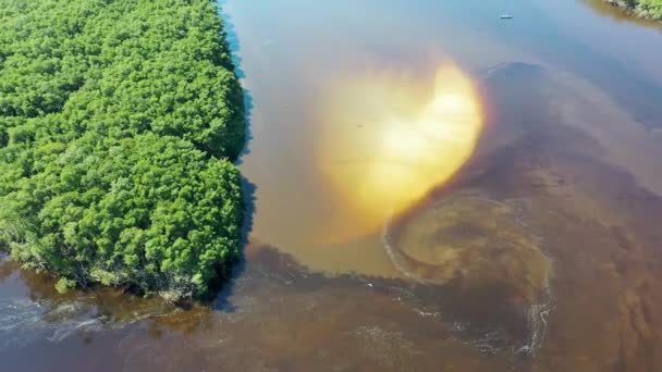 Weite Sicht Auf Den Friedlichen Darm Fluss Der Küstenstadt Itanhaem — Stockvideo