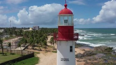 Brezilya 'nın kuzeydoğusundaki ünlü deniz feneri. Salvador Bahia Brezilya. Tropik seyahat rotası. Ünlü küresel seyahat merkezleri.