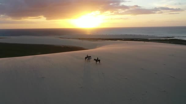 Красочный Закат Неба Знаменитом Пляже Джерикоакоара Штат Сеара Бразилия Закат — стоковое видео