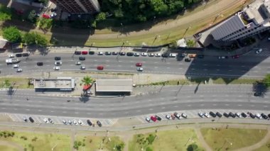 Kıyı şehri Santos Sao Paulo Brezilya 'nın havadan geniş bir alanı. Sao Paulo 'nun Güney Sahili' nin popüler sahil seyahatleri. Tropik seyahat ve kıyı manzarası.