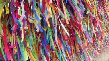 Din sembolü. İnanç sembolü. Bonfim kilisesinin renkli kurdeleleri, Salvador Bahia. Brezilya. Din sembolleri. İnanç sembolü. Kilise sembolü. Renkli Riboons Bonfim Kilisesi, Salvador Bahia. Salvador Brezilya