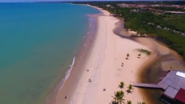 Bahia Brezilya 'da tropik plaj yaz manzarası. Porto Seguro Sahili, Brezilya 'nın kuzeydoğusunda Trancoso Sahili ve Caraiva Sahili yakınlarında..