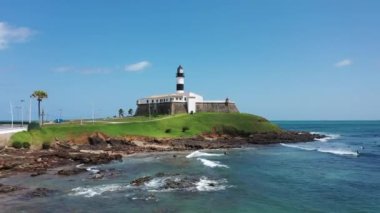 Brezilya 'nın kuzeydoğusundaki ünlü deniz feneri. Salvador Bahia Brezilya. Tropik seyahat rotası. Ünlü küresel seyahat merkezleri.