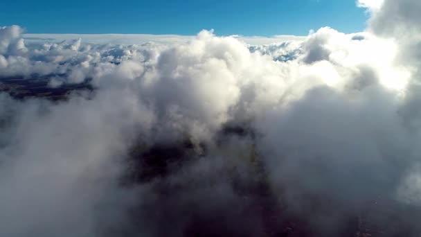 Panning Ampla Vista Aérea Paisagem Manhã Nevoeiro Centro Cidade Manhã — Vídeo de Stock