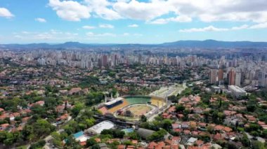 Sao Paulo Brezilya 'nın şehir manzarası. Şehir merkezinin çarpıcı manzarası. Kent simgelerinin Metropolis manzarası.