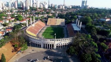 Sao Paulo Brezilya 'nın şehir manzarası. Şehir merkezindeki spor merkezinin göz kamaştırıcı manzarası. Sao Paulo Brezilya şehir merkezindeki futbol stadyumu..