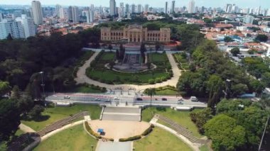 Sao Paulo Brezilya 'nın şehir manzarası. Şehir merkezinin çarpıcı manzarası. Kent simgelerinin Metropolis manzarası.