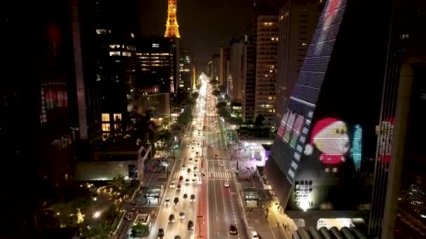 サンパウロのダウンタウンの夜景ブラジル 夜のサンパウロブラジルの街の風景 ランドマークダウンタウンの街の夜の大都市風景 市内の歴史的中心部に建物と通り — ストック動画