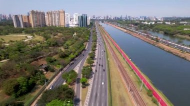 Sao Paulo Brezilya 'nın şehir manzarası. Şehir merkezinin çarpıcı manzarası. Kent simgelerinin Metropolis manzarası.
