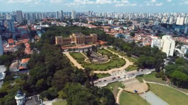 Sao Paulo Brezilya 'nın şehir manzarası. Şehir merkezinin çarpıcı manzarası. Kent simgelerinin Metropolis manzarası.