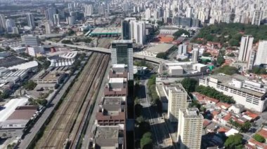 Sao Paulo Brezilya 'nın şehir manzarası. Şehir merkezinin çarpıcı manzarası. Kent simgelerinin Metropolis manzarası.