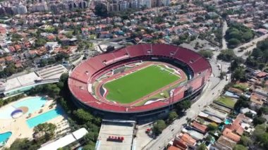 Sao Paulo Brezilya 'nın şehir manzarası. Şehir merkezindeki spor merkezinin göz kamaştırıcı manzarası. Sao Paulo Brezilya şehir merkezindeki futbol stadyumu..