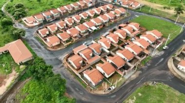 Popüler yerleşim yerleri. Banliyöde halk konutları. Popüler konut inşaatı. Apartman banliyösünün popüler semt evleri.