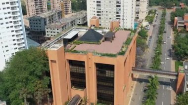 Sao Paulo Brezilya şehir merkezindeki şirket binaları ofisleri. Hava kentsel manzarası. Şehir merkezindeki ofis kuleleri.