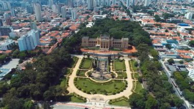 Sao Paulo Brezilya 'nın şehir manzarası. Şehir merkezinin çarpıcı manzarası. Kent simgelerinin Metropolis manzarası.