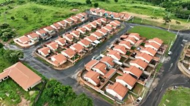 Popüler yerleşim yerleri. Banliyöde halk konutları. Popüler konut inşaatı. Apartman banliyösünün popüler semt evleri.