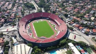 Sao Paulo Brezilya 'nın şehir manzarası. Şehir merkezindeki spor merkezinin göz kamaştırıcı manzarası. Sao Paulo Brezilya şehir merkezindeki futbol stadyumu..