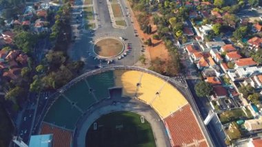 Sao Paulo Brezilya 'nın şehir manzarası. Şehir merkezindeki spor merkezinin göz kamaştırıcı manzarası. Sao Paulo Brezilya şehir merkezindeki futbol stadyumu..