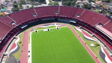 Sao Paulo Brezilya 'nın şehir manzarası. Şehir merkezindeki spor merkezinin göz kamaştırıcı manzarası. Sao Paulo Brezilya şehir merkezindeki futbol stadyumu..