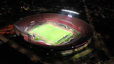 Sao Paulo Brezilya 'nın şehir manzarası. Şehir merkezindeki spor merkezinin göz kamaştırıcı manzarası. Sao Paulo Brezilya şehir merkezindeki futbol stadyumu..