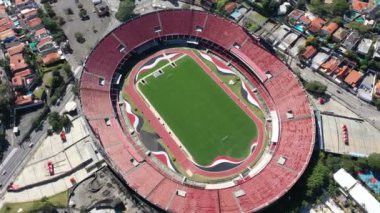 Sao Paulo Brezilya 'nın şehir manzarası. Şehir merkezindeki spor merkezinin göz kamaştırıcı manzarası. Sao Paulo Brezilya şehir merkezindeki futbol stadyumu..