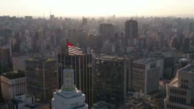 Sao Paulo Brezilya 'nın şehir manzarası. Şehir merkezinin çarpıcı manzarası. Kent simgelerinin Metropolis manzarası.