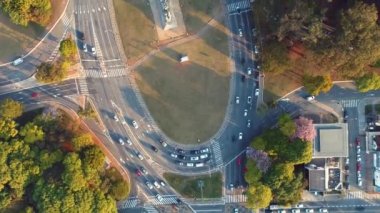 Sao Paulo Brezilya 'nın şehir manzarası. Şehir merkezinin çarpıcı manzarası. Kent simgelerinin Metropolis manzarası.