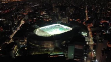 Sao Paulo Brezilya 'nın şehir manzarası. Şehir merkezindeki spor merkezinin göz kamaştırıcı manzarası. Sao Paulo Brezilya şehir merkezindeki futbol stadyumu..