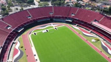 Sao Paulo Brezilya 'nın şehir manzarası. Şehir merkezindeki spor merkezinin göz kamaştırıcı manzarası. Sao Paulo Brezilya şehir merkezindeki futbol stadyumu..